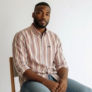 CHAPS - SIZE MEDIUM - MULTI-COLOR STRIPPED - SEERSUCKER FABRIC - GOOD COND - B18